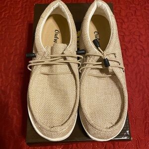 Canvas sneakers w/ a bungee cord lace 5.5 ❤️